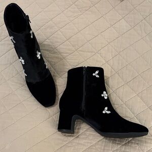 Anne Klein Elegant Black Ankle Boots with Embellishments. Sz 9. Like new!